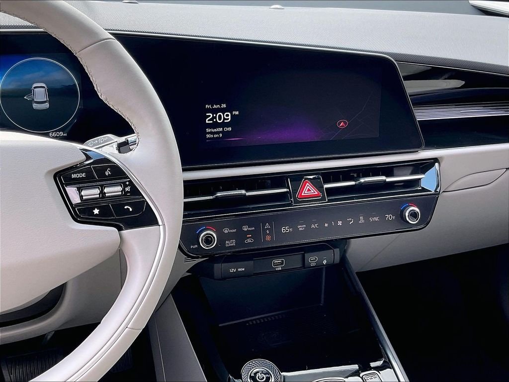 Used 2023 White Kia Wind image 18