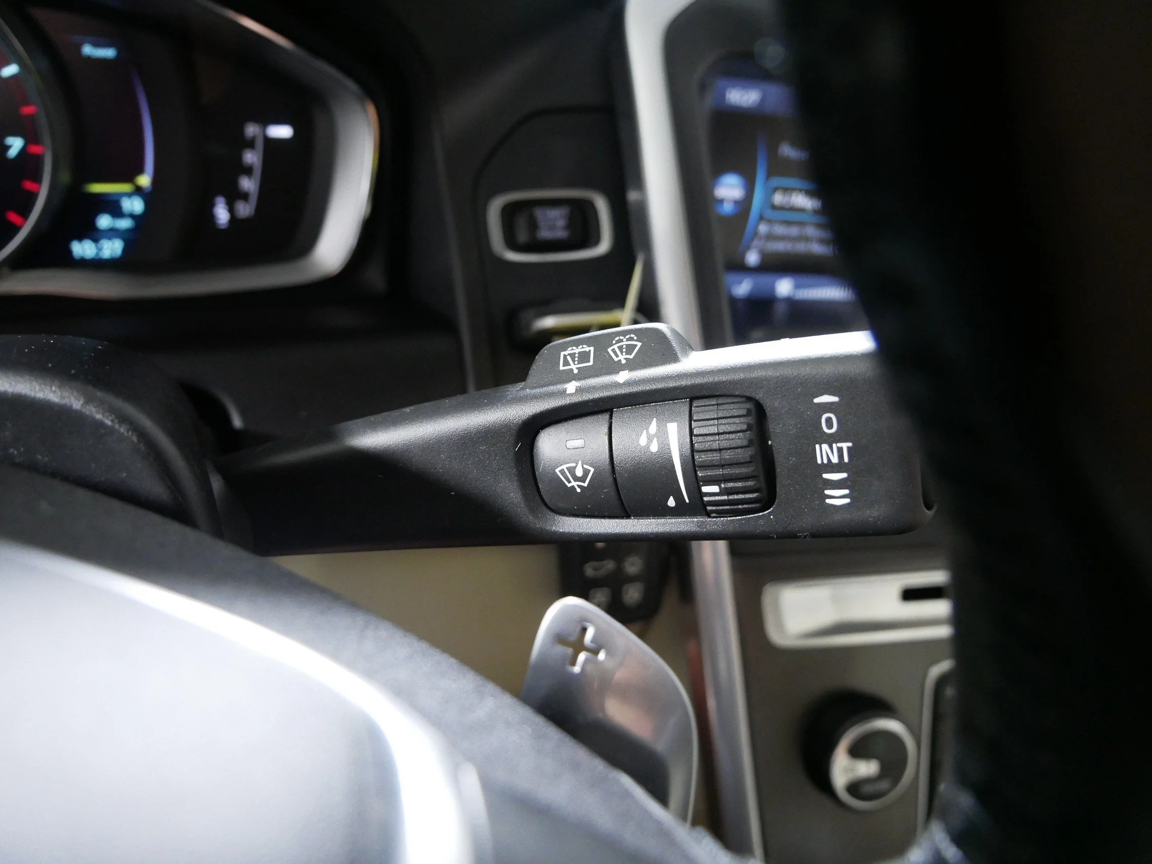 Used 2015 Caspian Blue Metallic Volvo T6 image 31