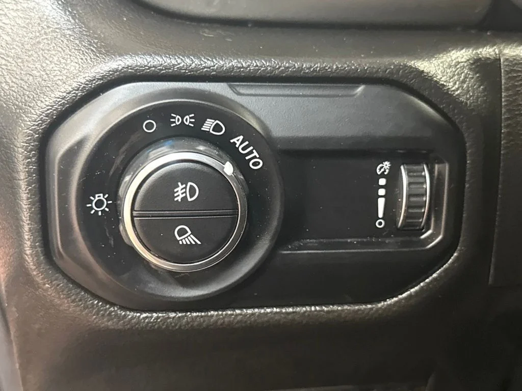Used 2023 Granite Crystal Metallic Clearcoat Jeep Overland image 22