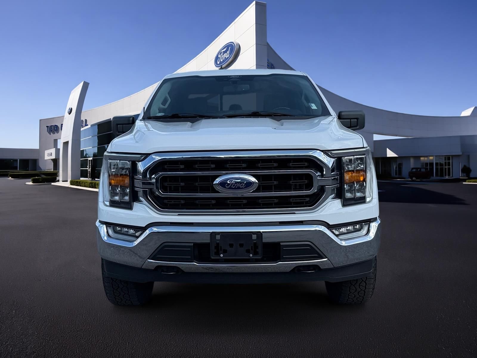Certified Used 2022 Oxford White Ford XLT image 3