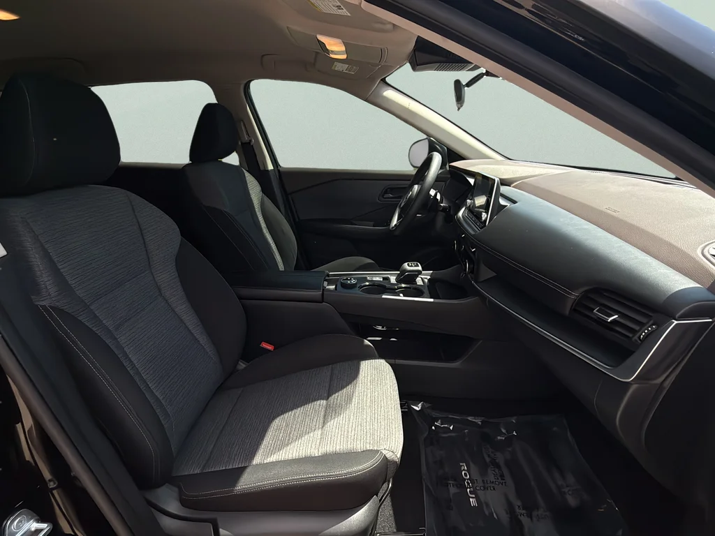 Used 2021 Super Black Nissan S image 17