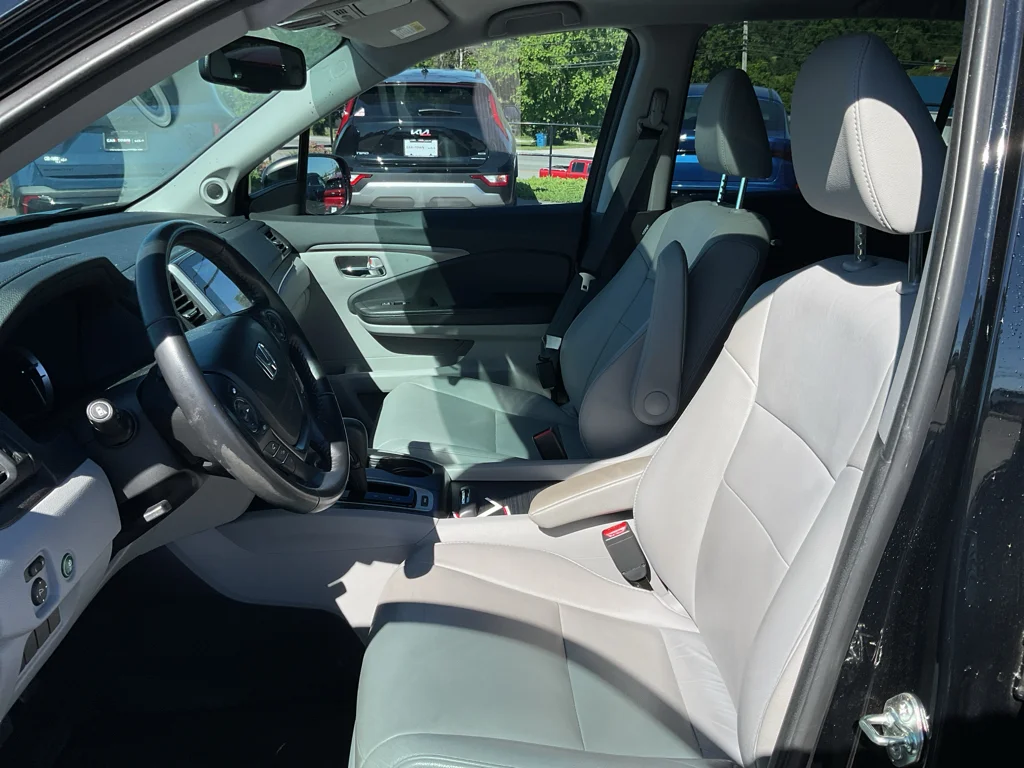 Used 2017 Crystal Black Pearl Honda EX-L image 20