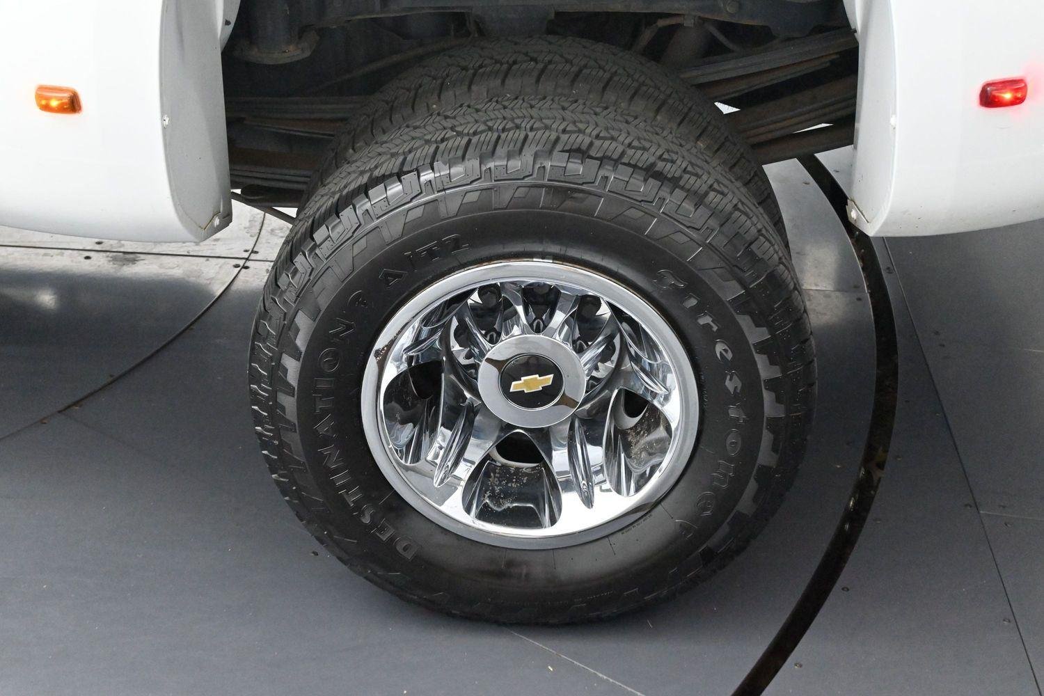 Used 2018 SUMMIT WHITE Chevrolet LTZ image 30