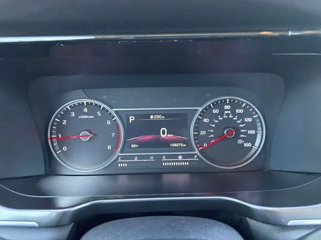 Used 2022 White Kia LX image 30