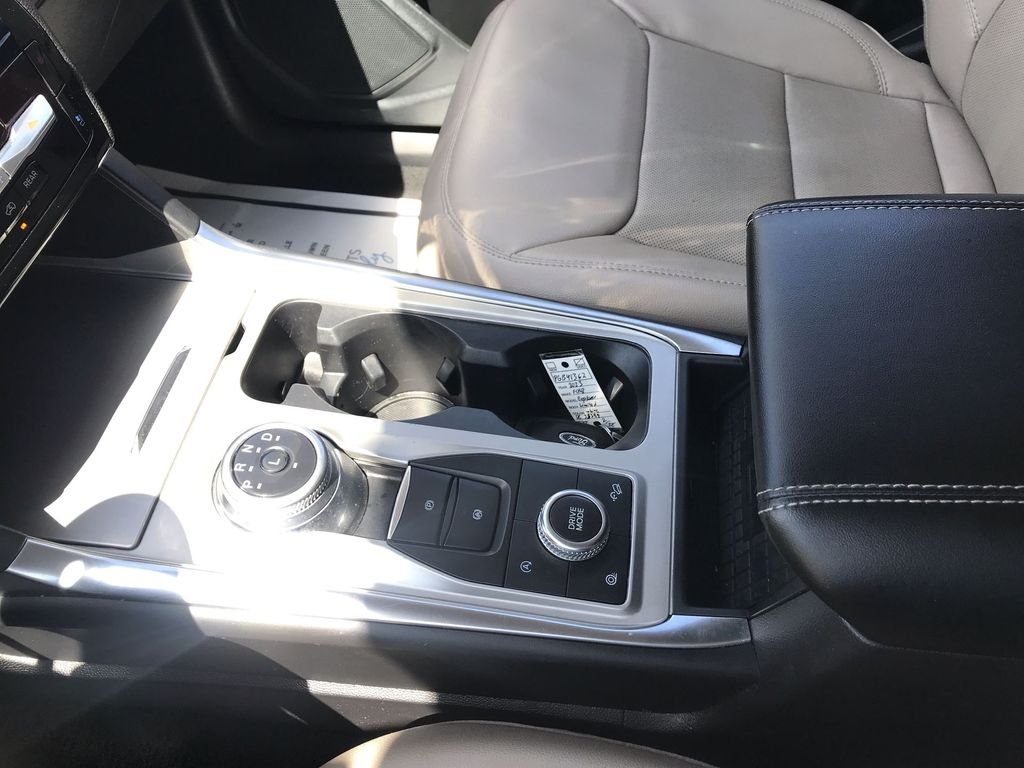 Used 2023 White Ford Limited image 21