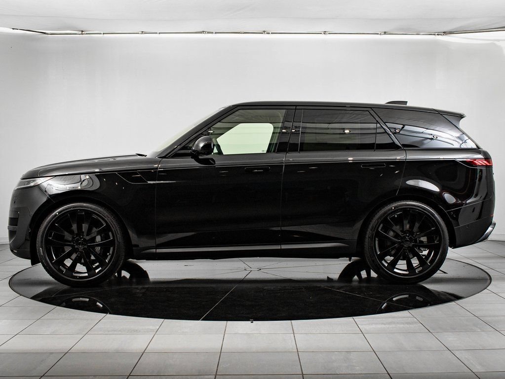 Used 2026 Santorini Black Land Rover SE image 12