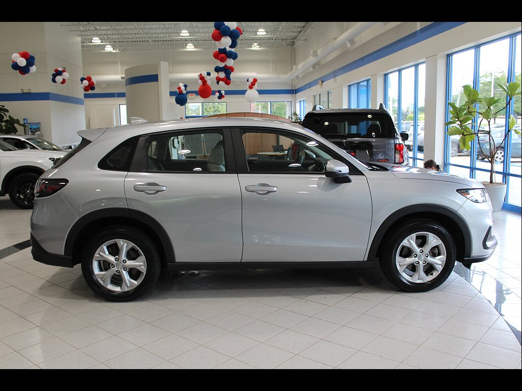 Certified Used 2023 Lunar Silver Metallic Honda AWD LX image 4