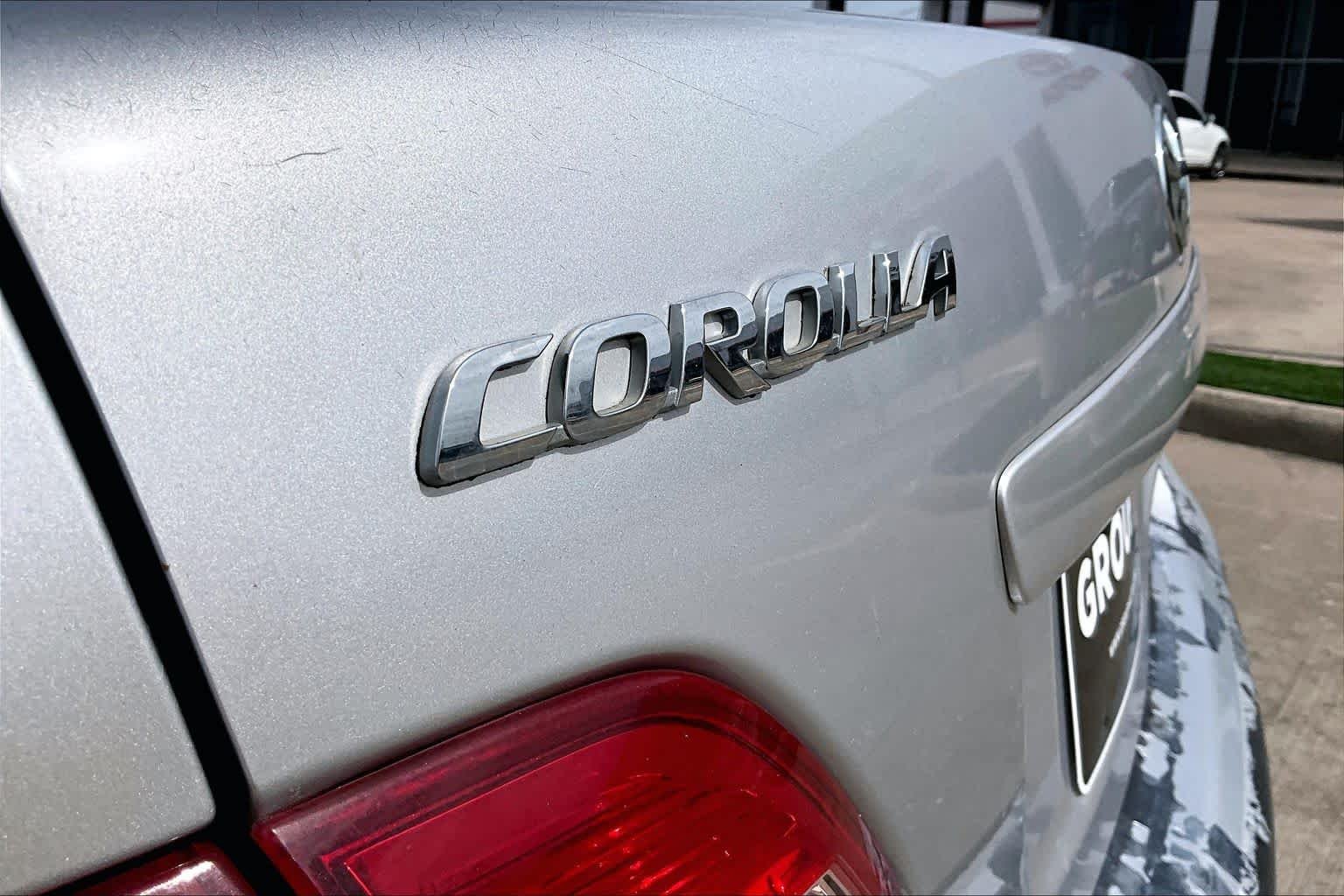 Used 2009 Classic Silver Metallic Toyota LE image 26
