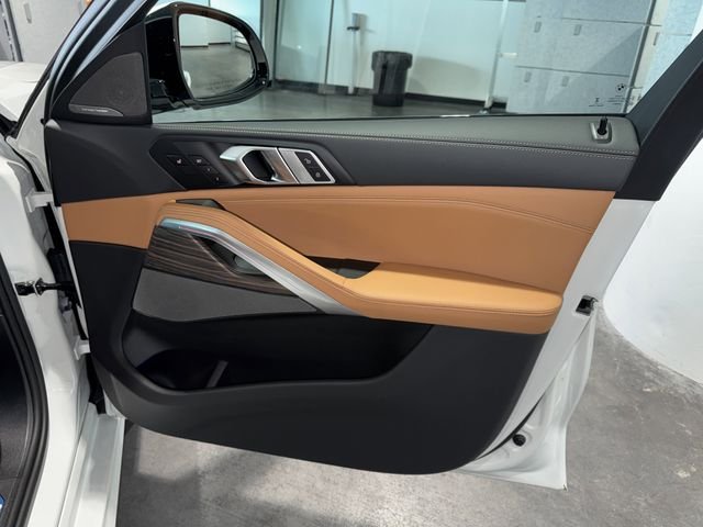 New 2027 Mineral White Metallic BMW xDrive40i image 8