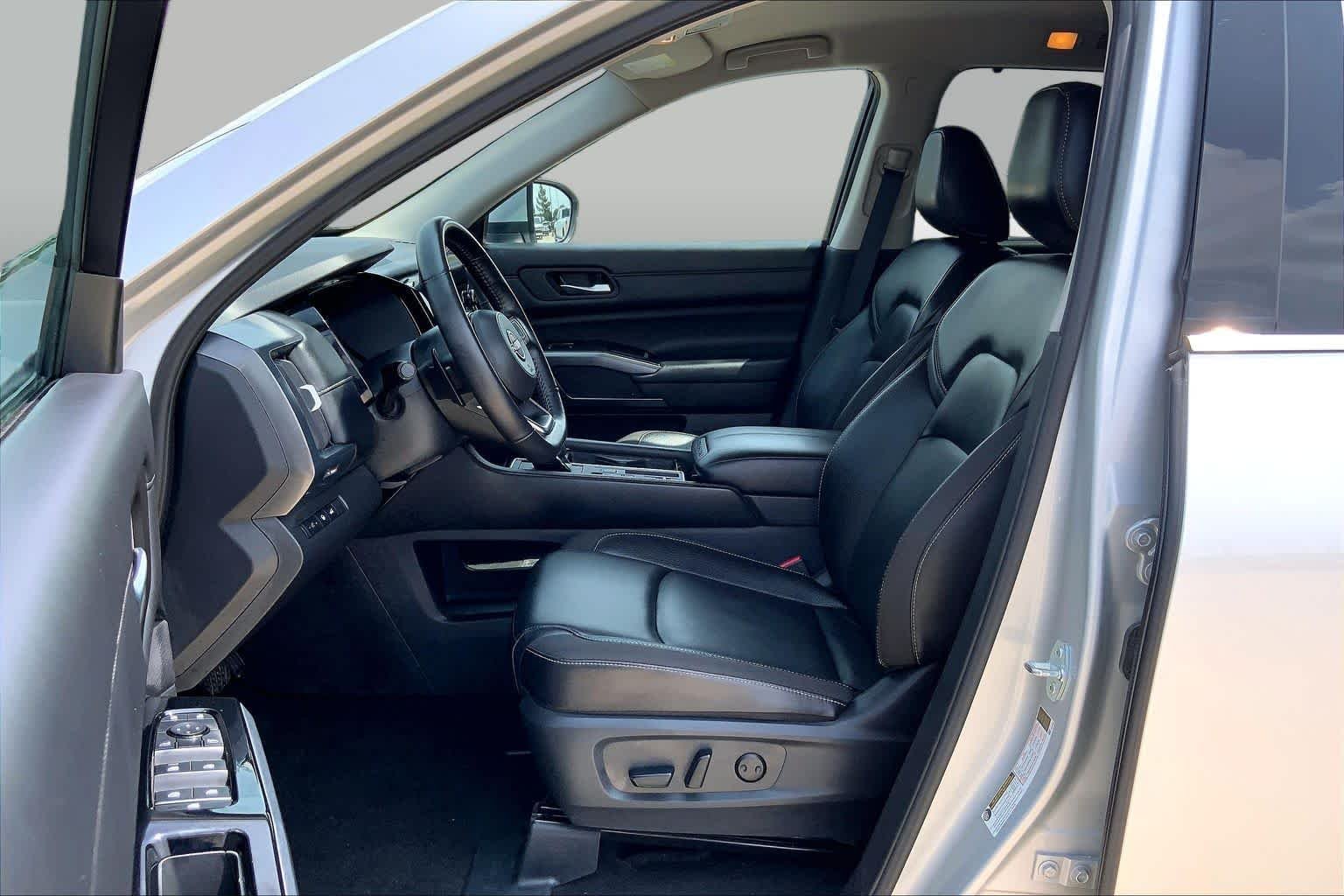 Pre-Owned 2025 Nissan Pathfinder SL