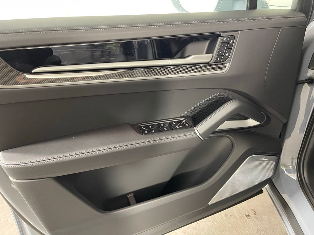 2025 Porsche Cayenne Coup Turbo E-Hybrid - Photo 20
