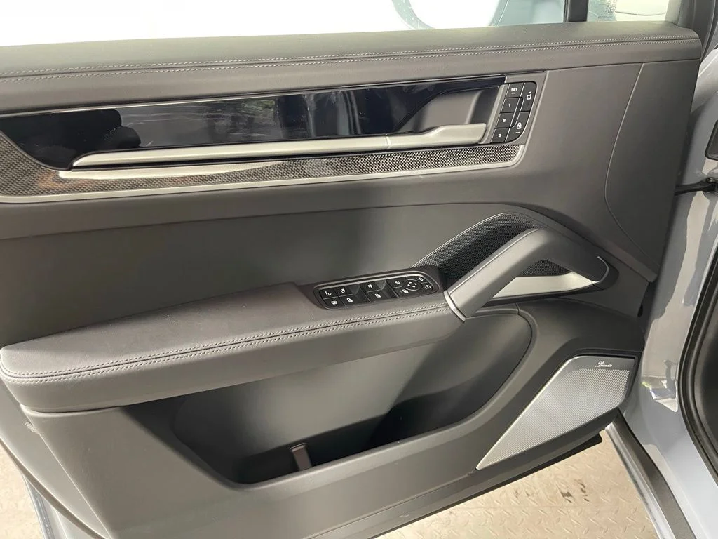 2025 Porsche Cayenne Coup Turbo E-Hybrid - Photo 20
