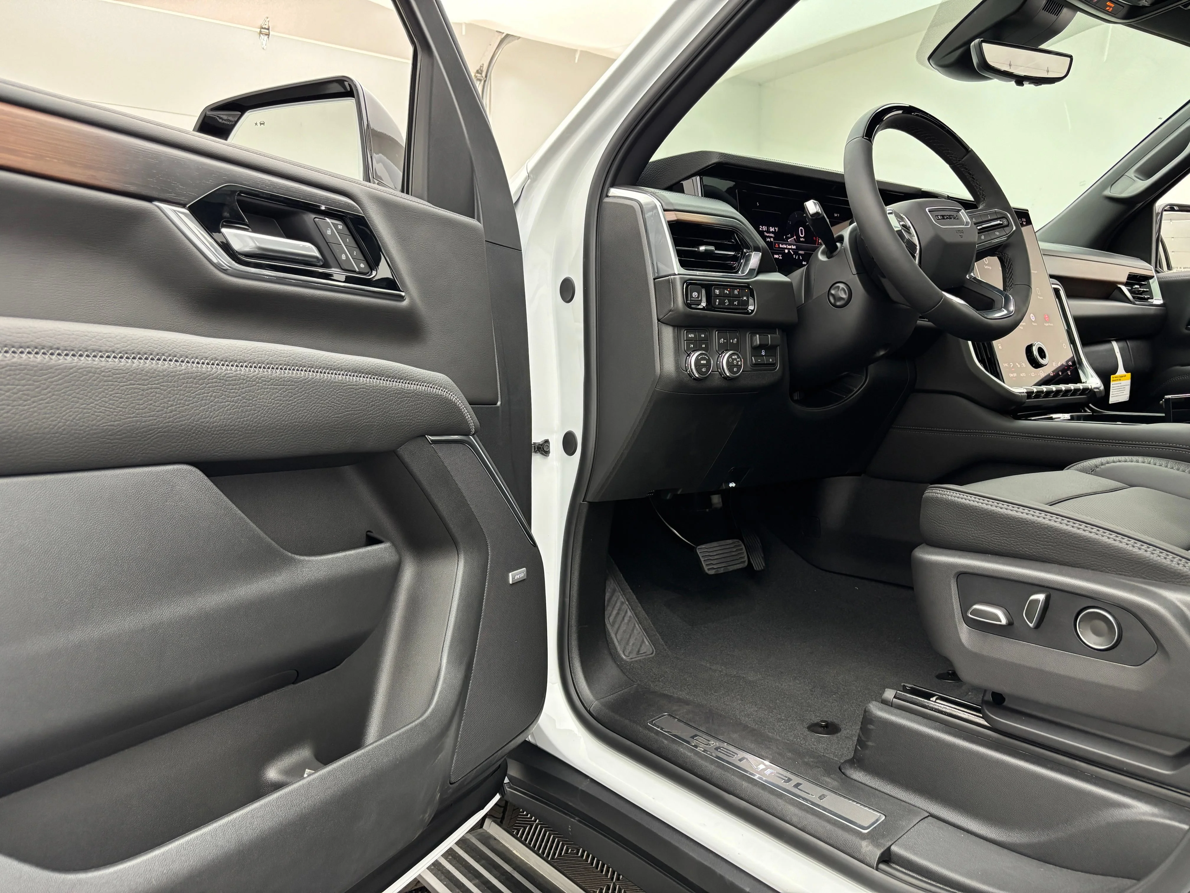 2026 GMC Yukon XL Denali - Photo 20