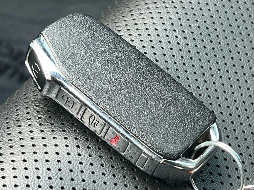 Used 2023 White Kia GT image 34