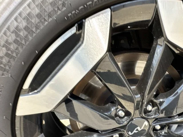 Used 2025 Silver Kia S image 23