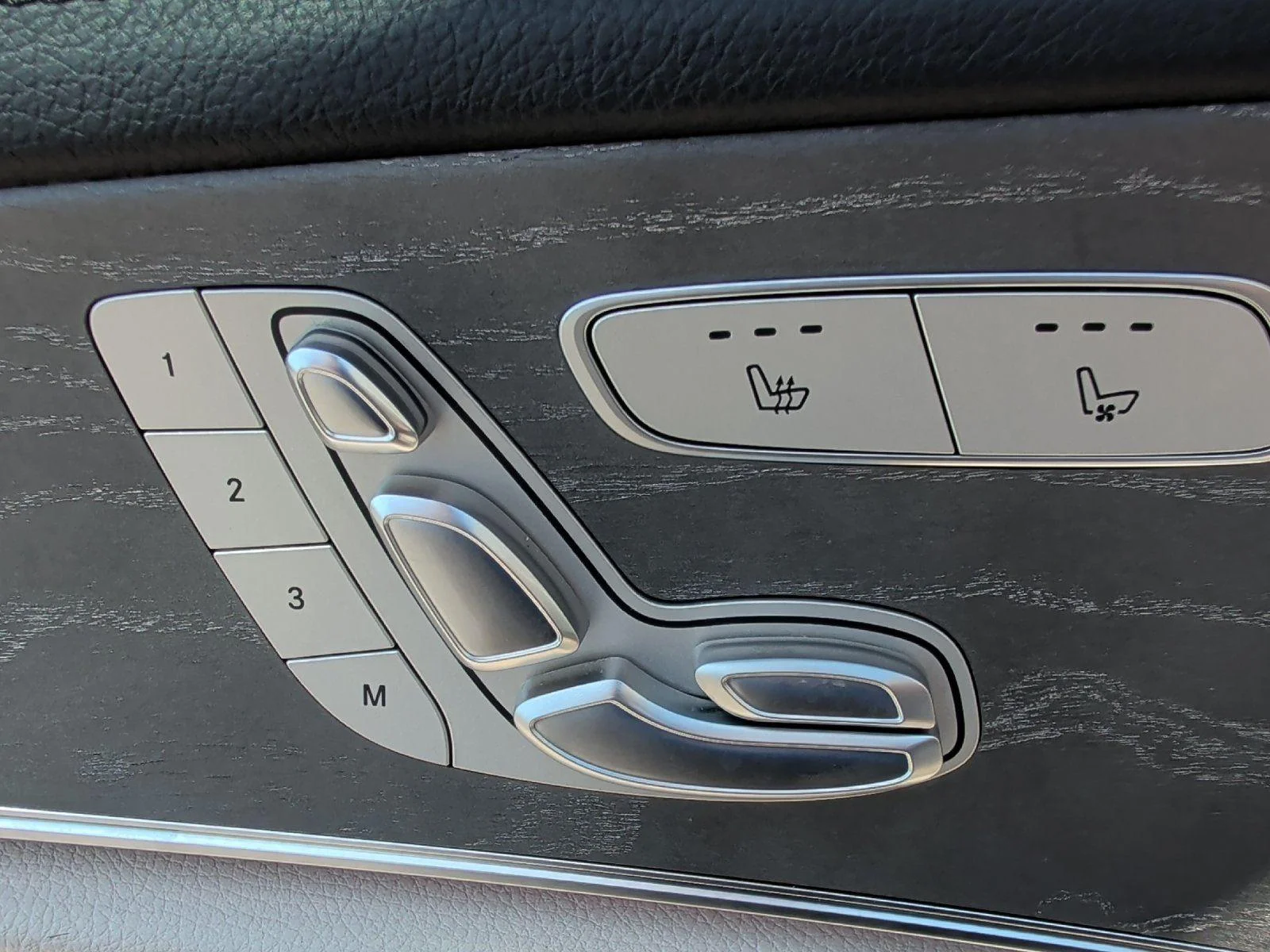 Used 2021 designo Diamond White Mercedes-Benz AMG® E 53 image 16