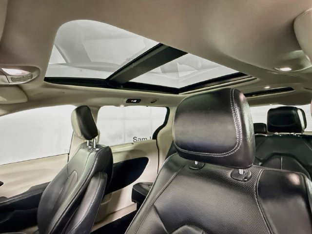 Used 2020 Gray Chrysler Limited image 21