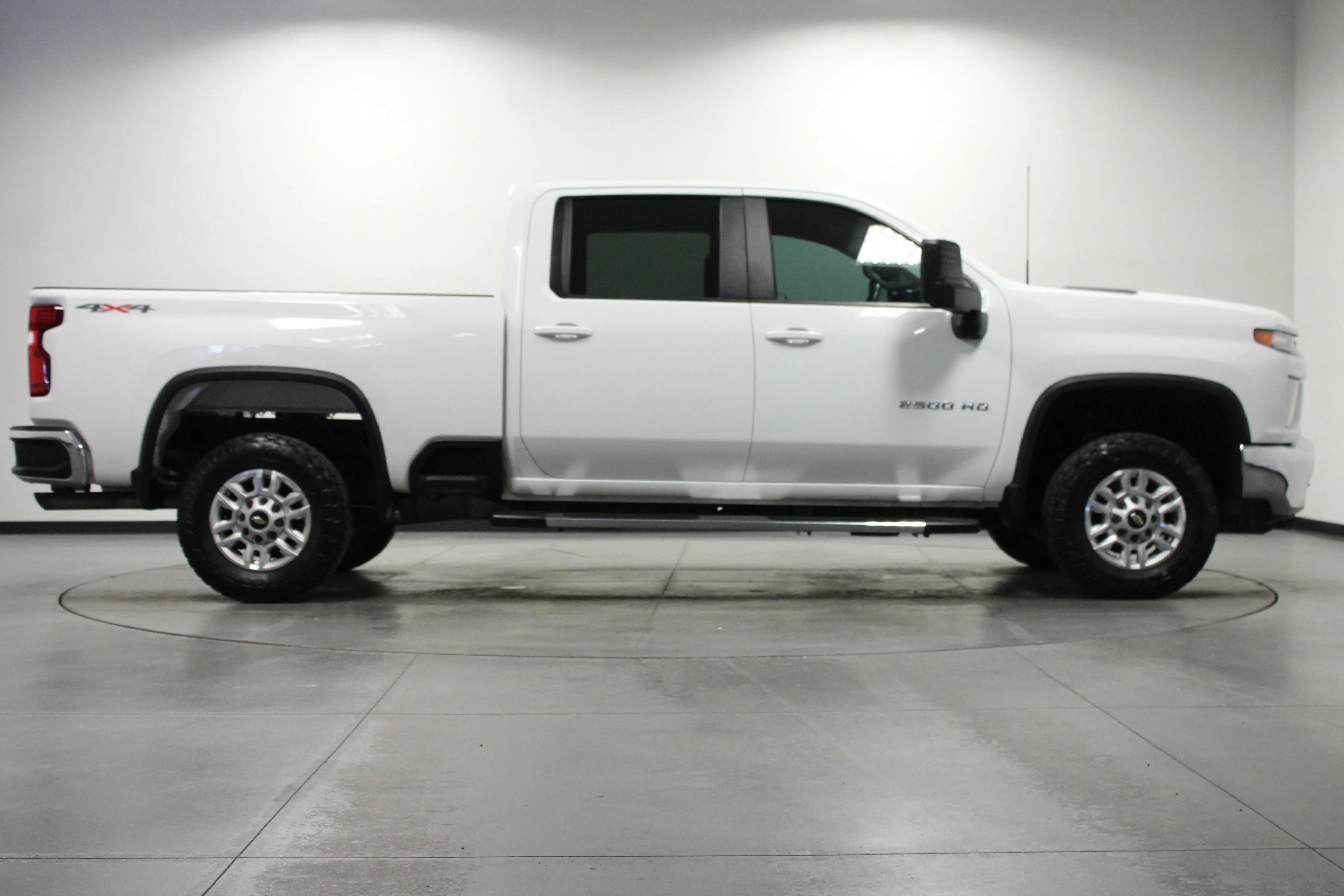 Used 2022 Summit White Chevrolet LT image 3