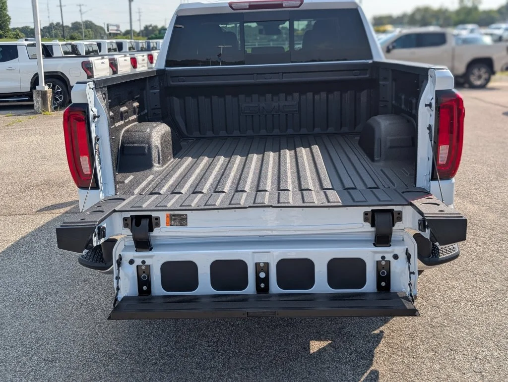 2026 GMC Sierra 1500 SLT - Photo 18