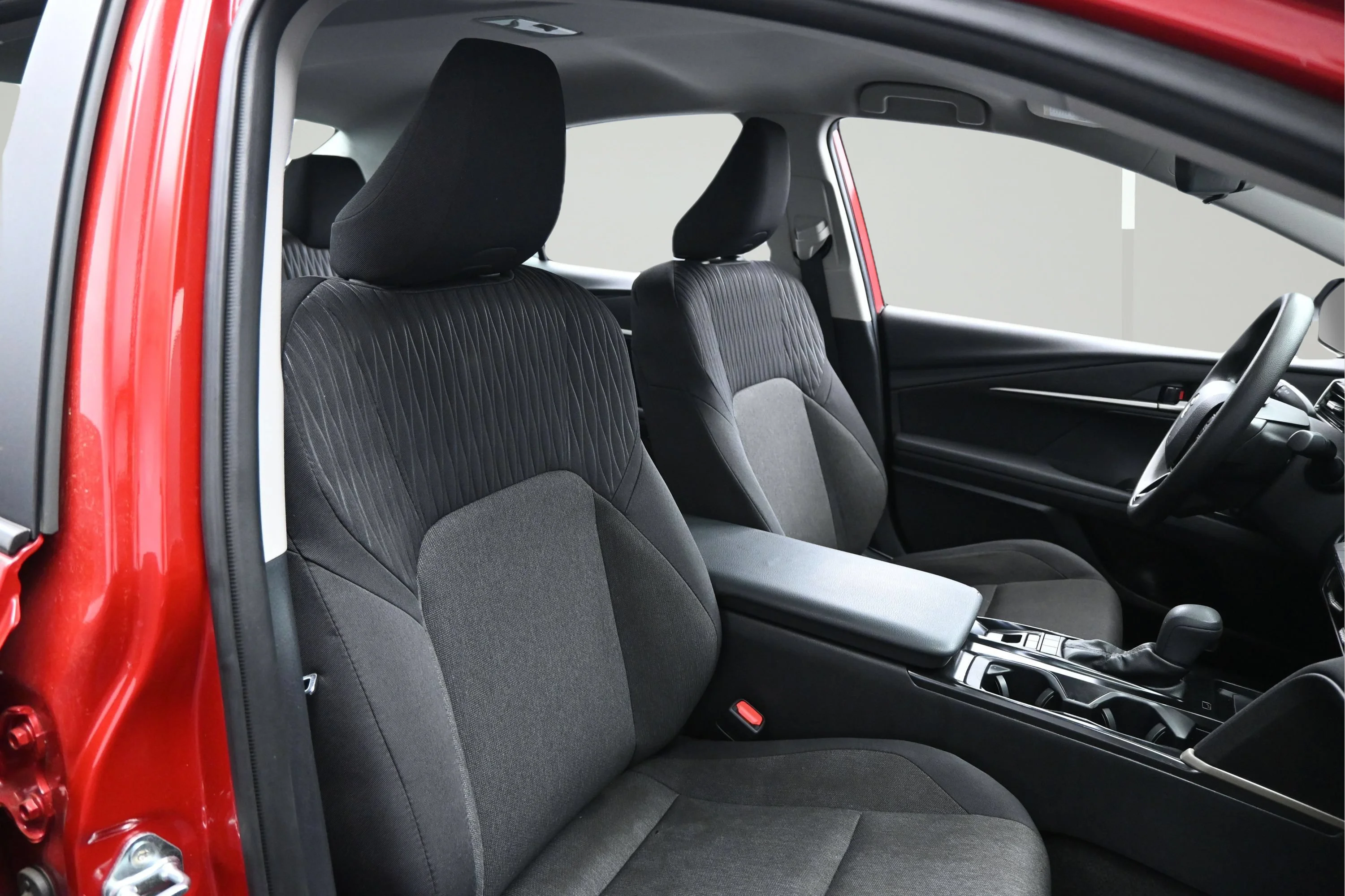 2025 Toyota Camry LE - Photo 14