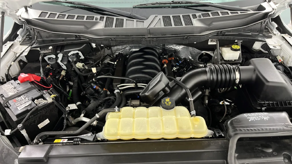 Used 2023 White Ford XLT image 36