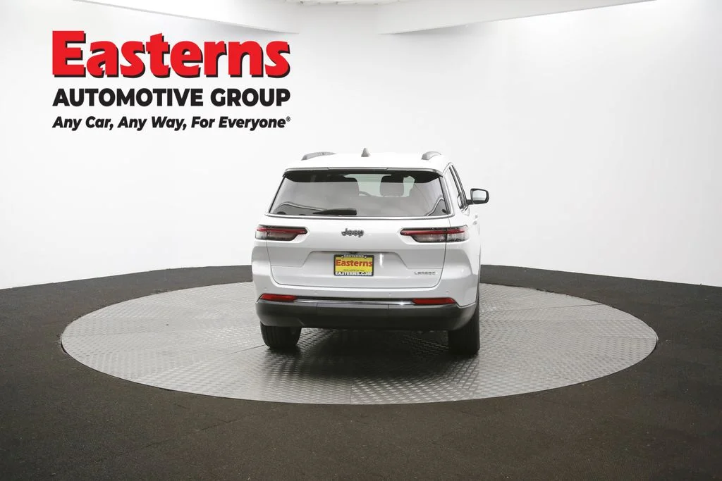 Used 2023 White Jeep Laredo image 39