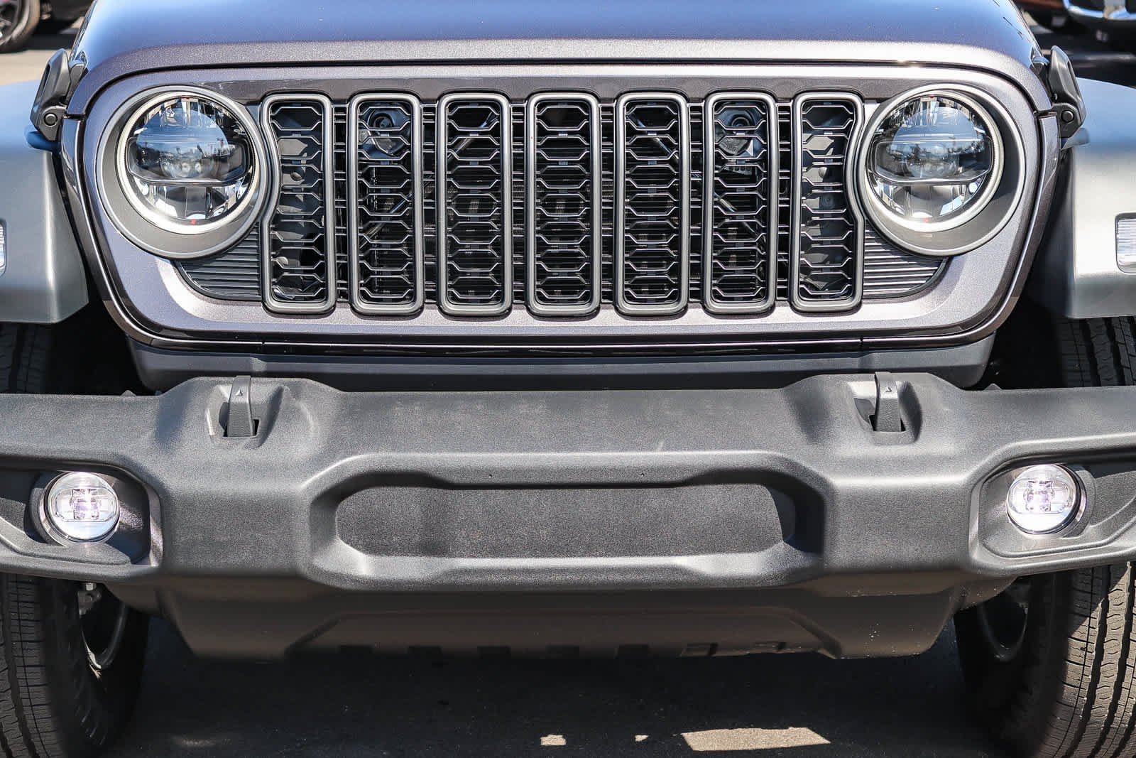 New 2027 Granite Crystal Metallic Clear-Coat Paint Jeep Sport S image 9