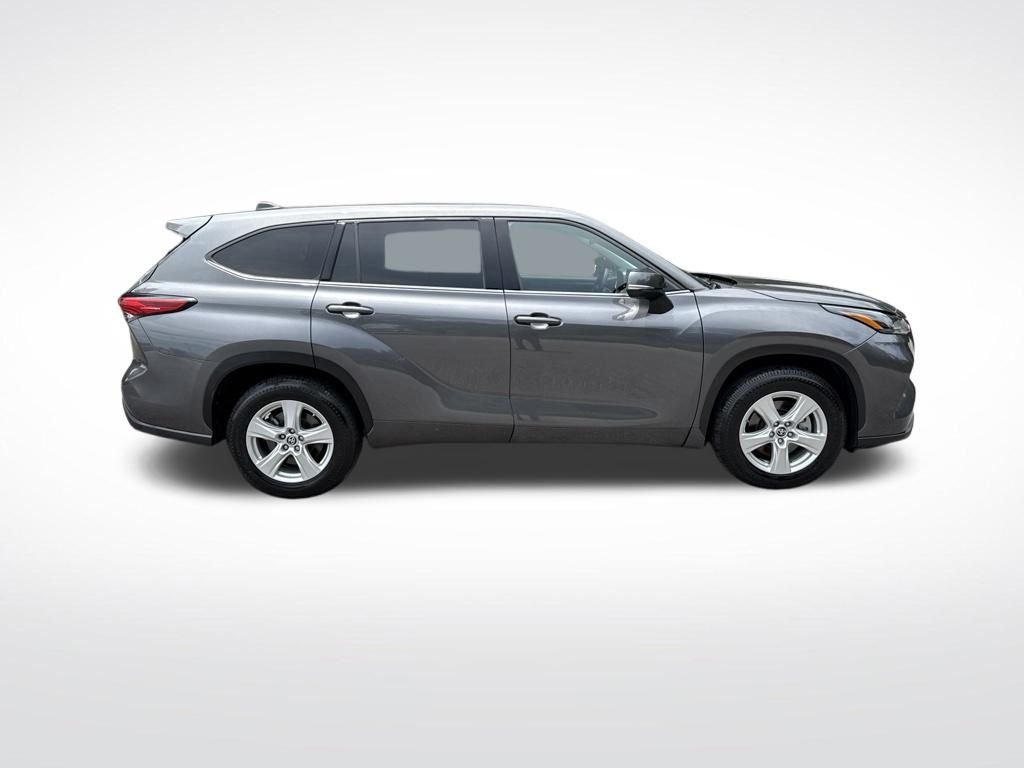 Used 2022 Gray Toyota L image 4