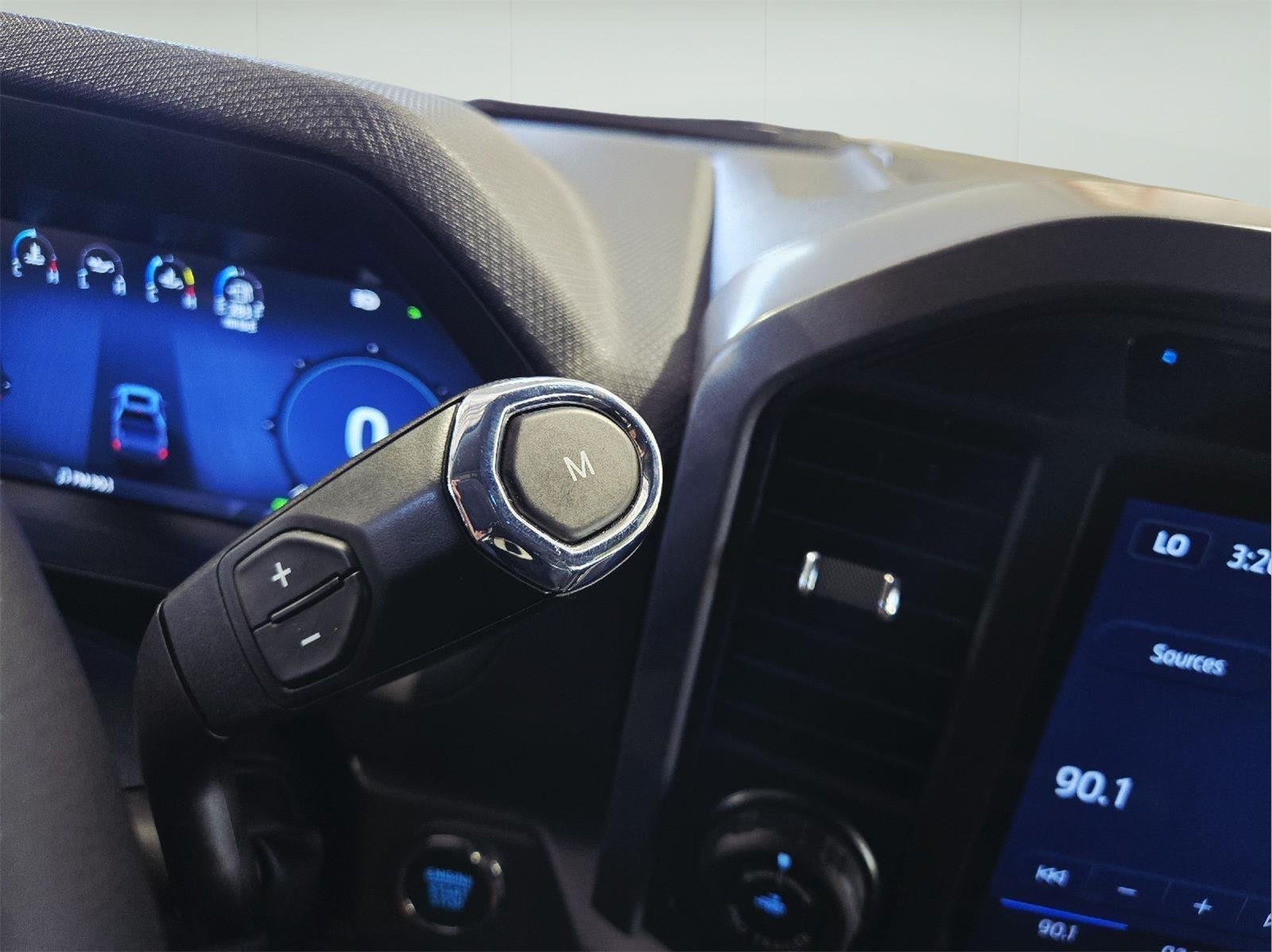 Used 2025 Atlas Blue FORD XLT image 25