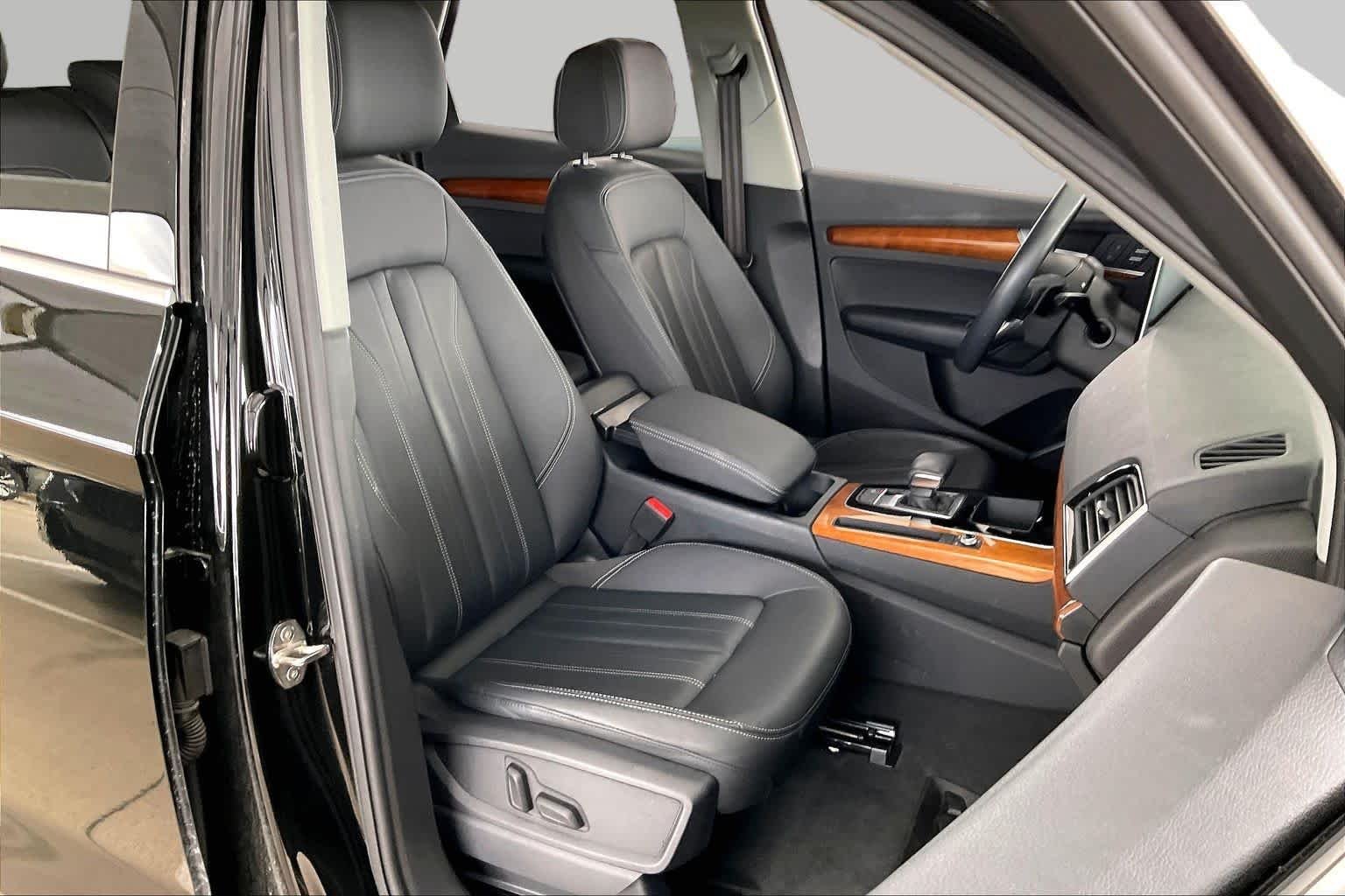 Used 2023 Mythos Black Metallic Audi Premium image 9