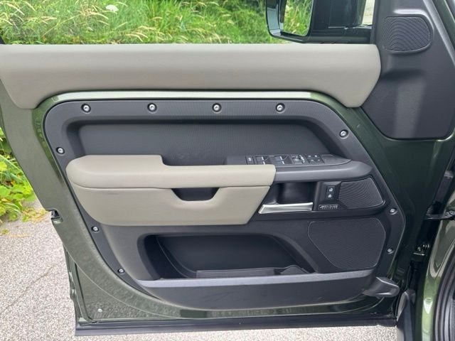 New 2026 Woolstone Green LAND ROVER X-Dynamic SE image 8