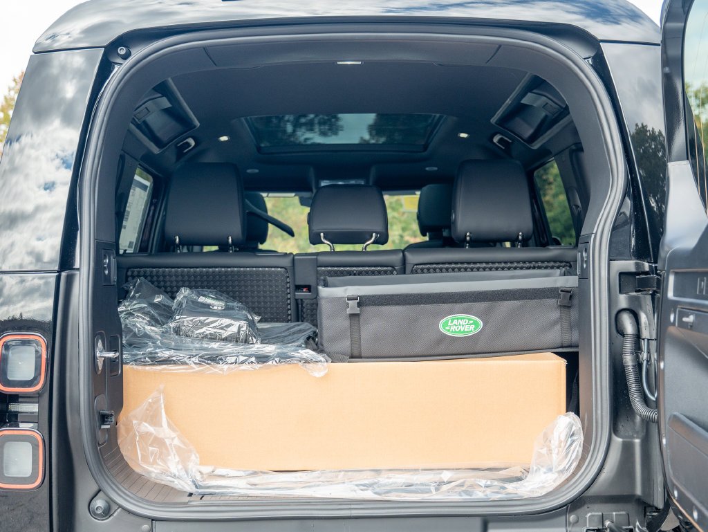 New 2026 Santorini Black Land Rover X-Dynamic SE image 25