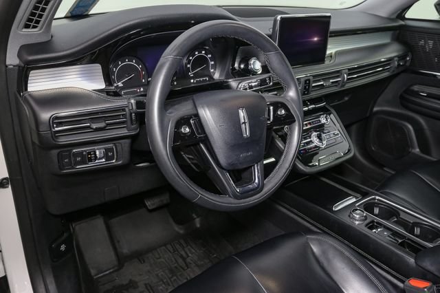 Used 2022 White Lincoln Standard image 19