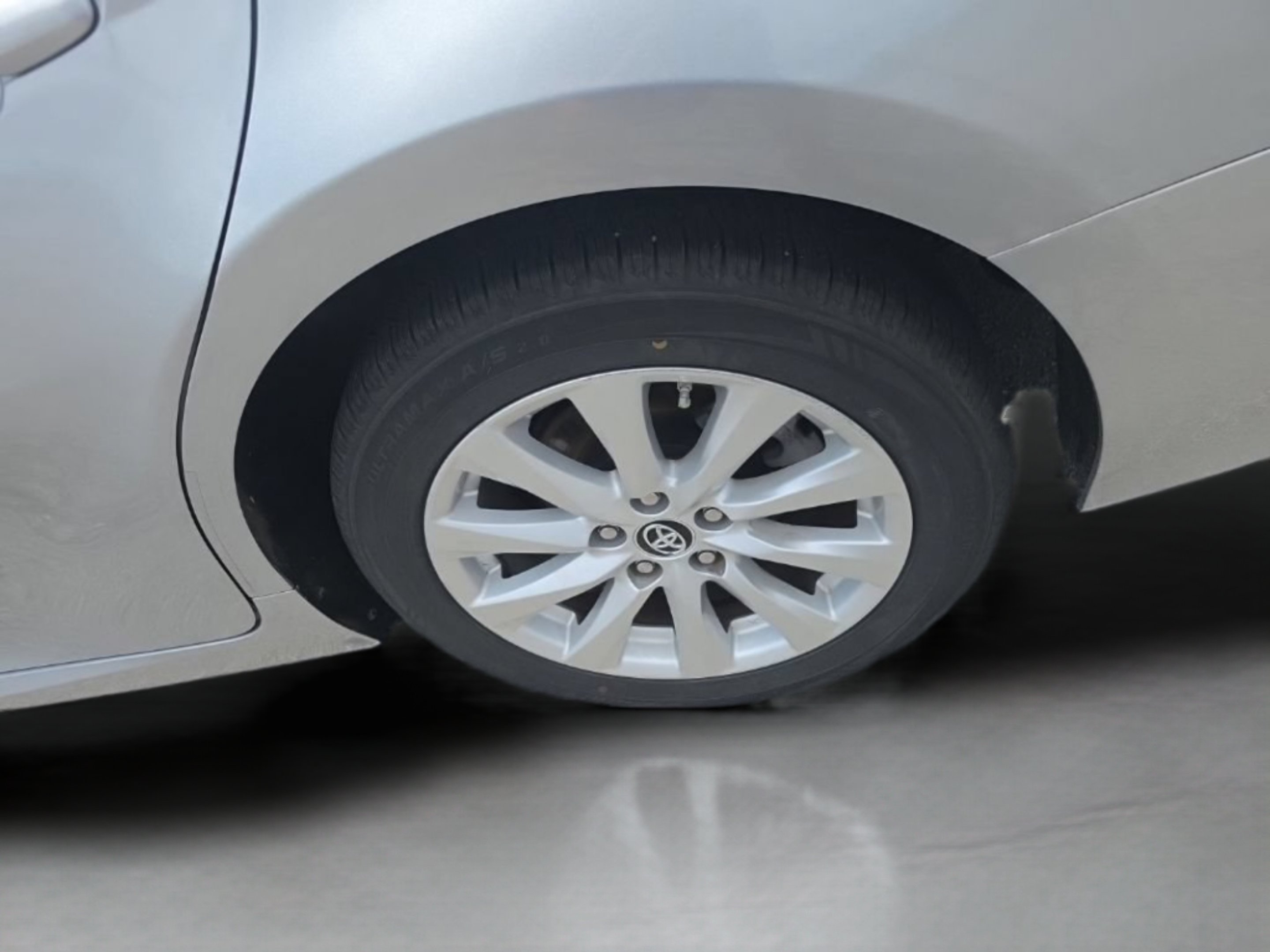 Used 2019 Silver Toyota LE image 29