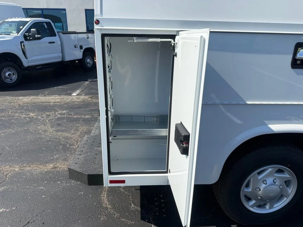 New 2026 Oxford White Ford E-350 SRW image 48