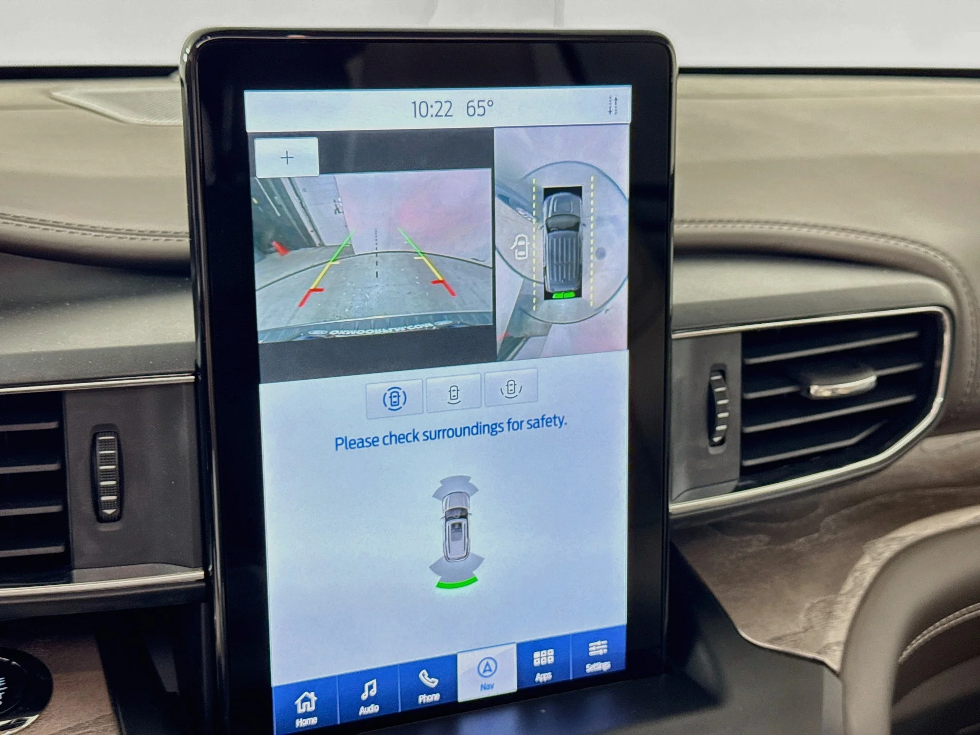Used 2020 Magnetic Metallic Ford Platinum image 14