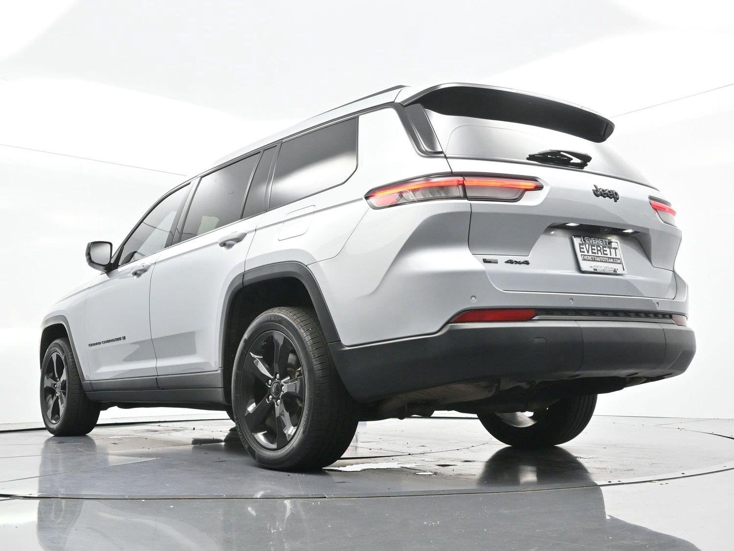 Used 2021 Silver Jeep Altitude image 44