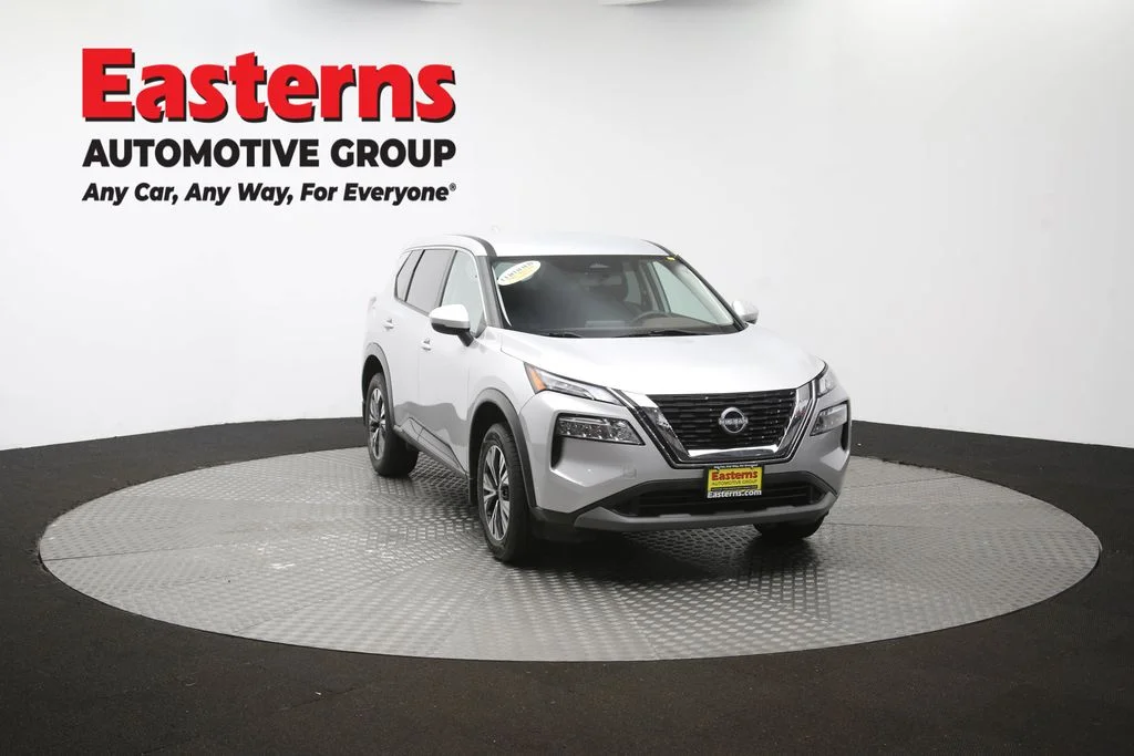 Used 2023 Silver Nissan SV image 112