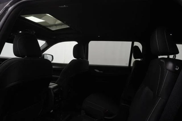 New 2026 Baltic Gray Metallic Clear-Coat Exterior Paint Jeep Laredo X image 19