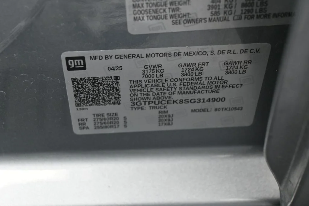 Used 2025 Sterling Metallic GMC Elevation image 16