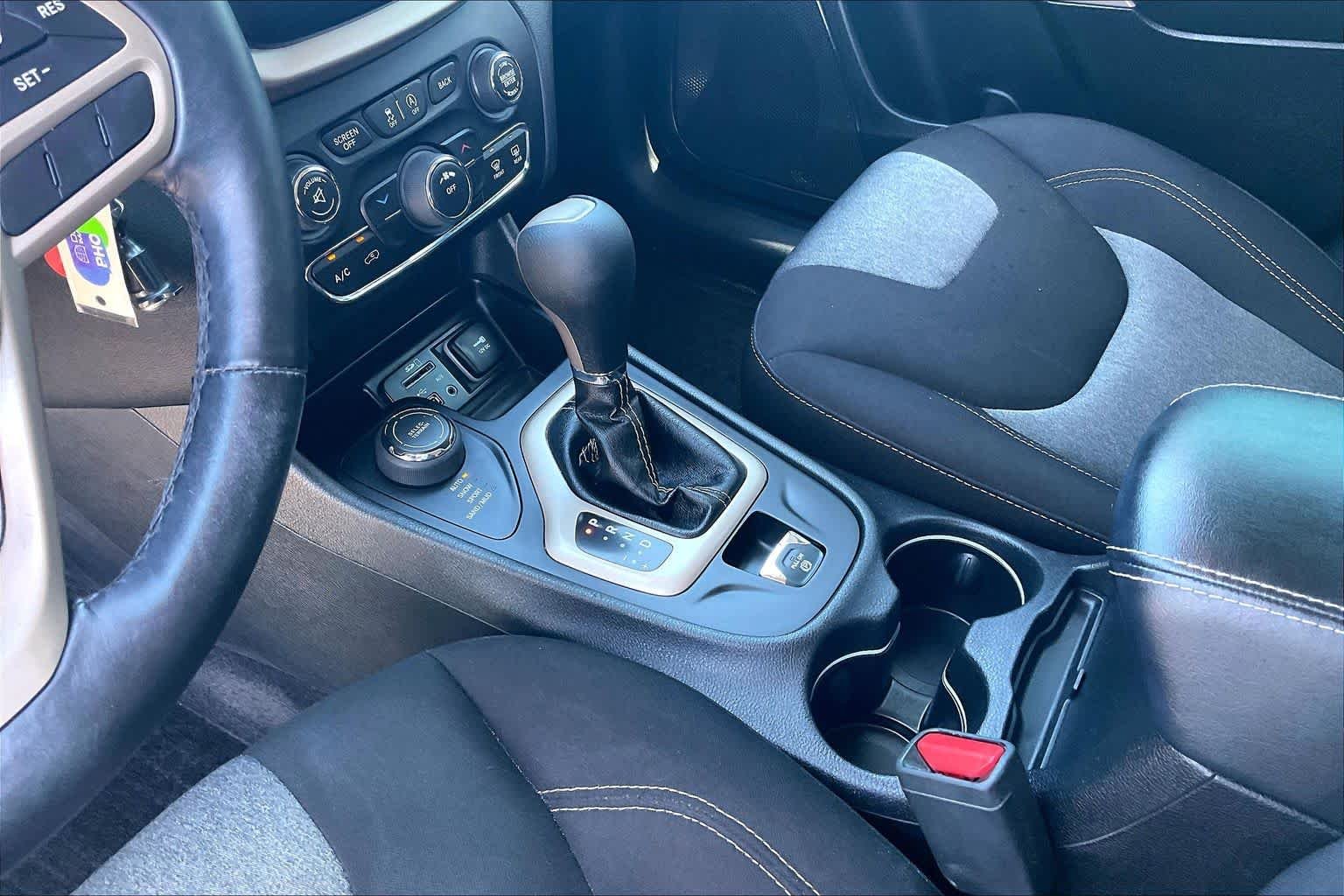 Used 2017 Bright White Clearcoat Jeep Altitude image 16