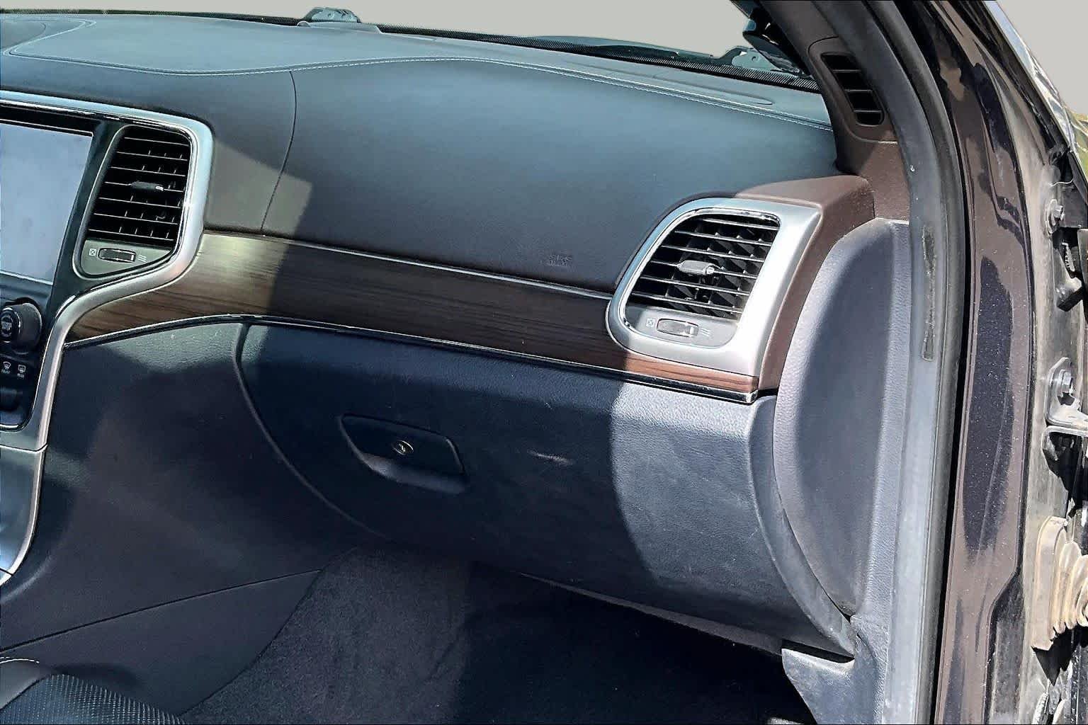 Used 2014 Maximum Steel Metallic Clearcoat Jeep Overland image 18