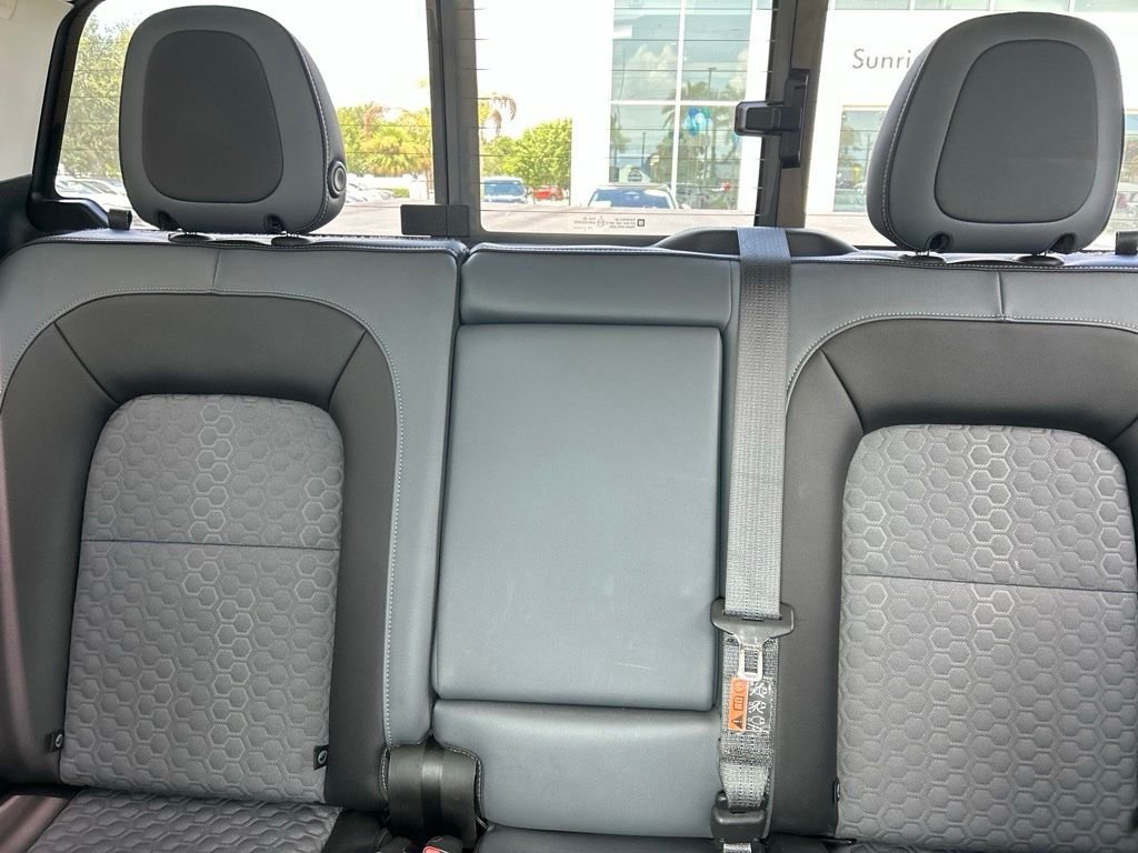 Used 2018 White Chevrolet Z71 image 13