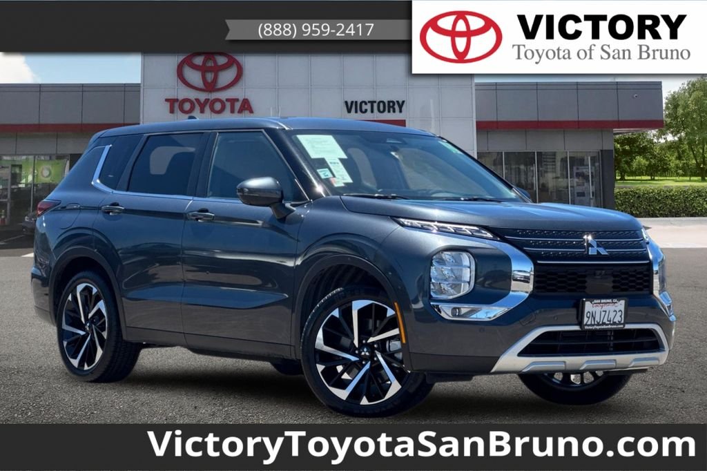 2024 Mitsubishi Outlander SE 2WD's photo