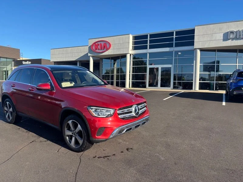 Used 2021 Red Mercedes-Benz GLC 300 image 4