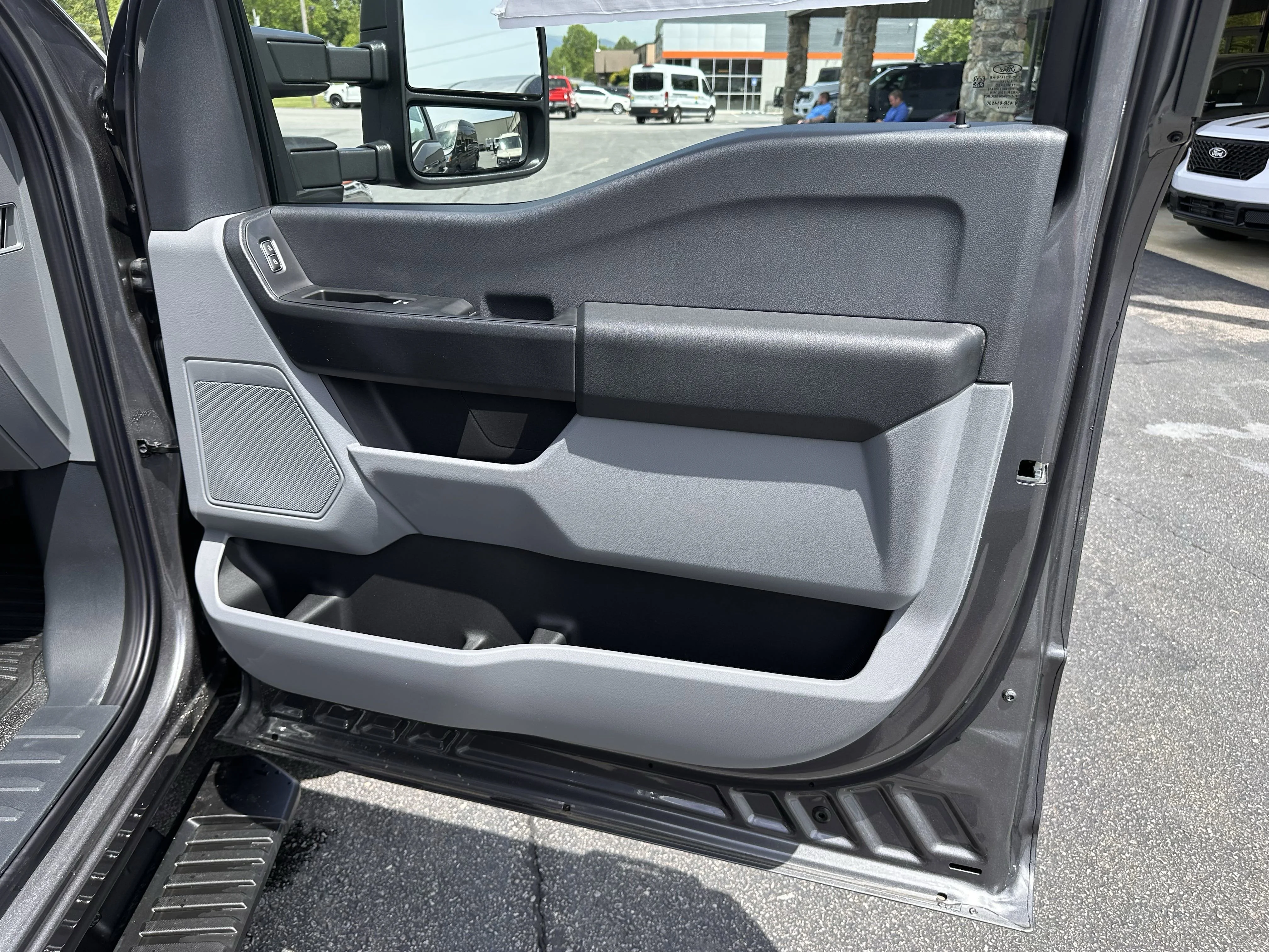 2025 Ford F-350 Super Duty Chassis Cab XL - Photo 11