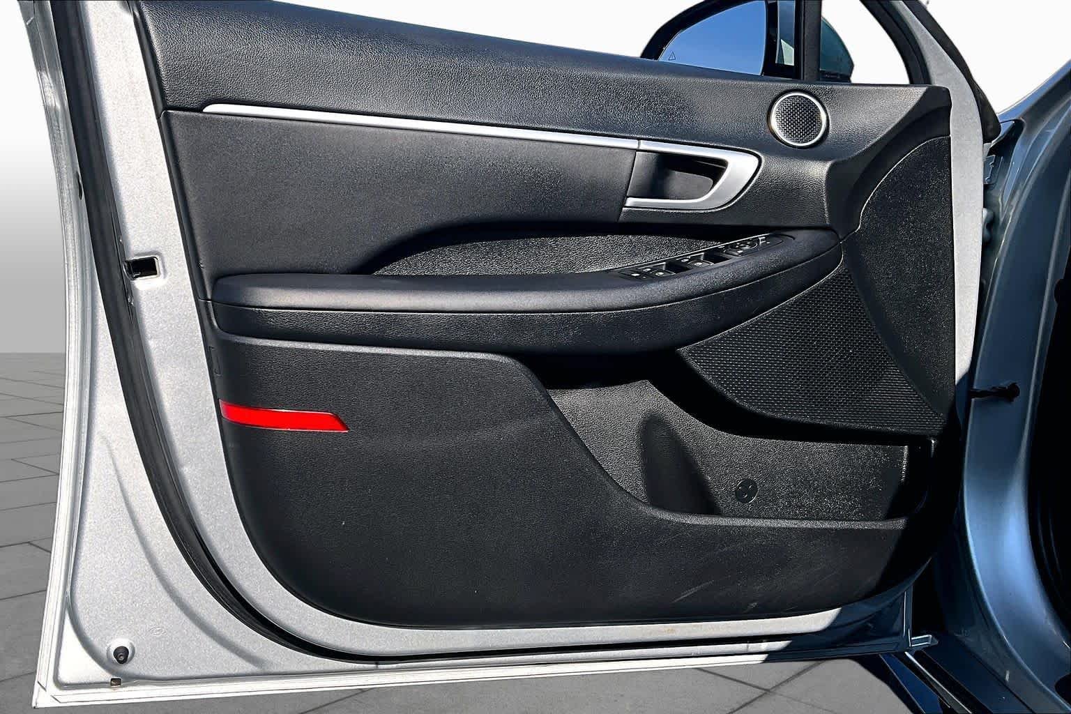 Used 2025 Aero Silver Hyundai SEL image 22