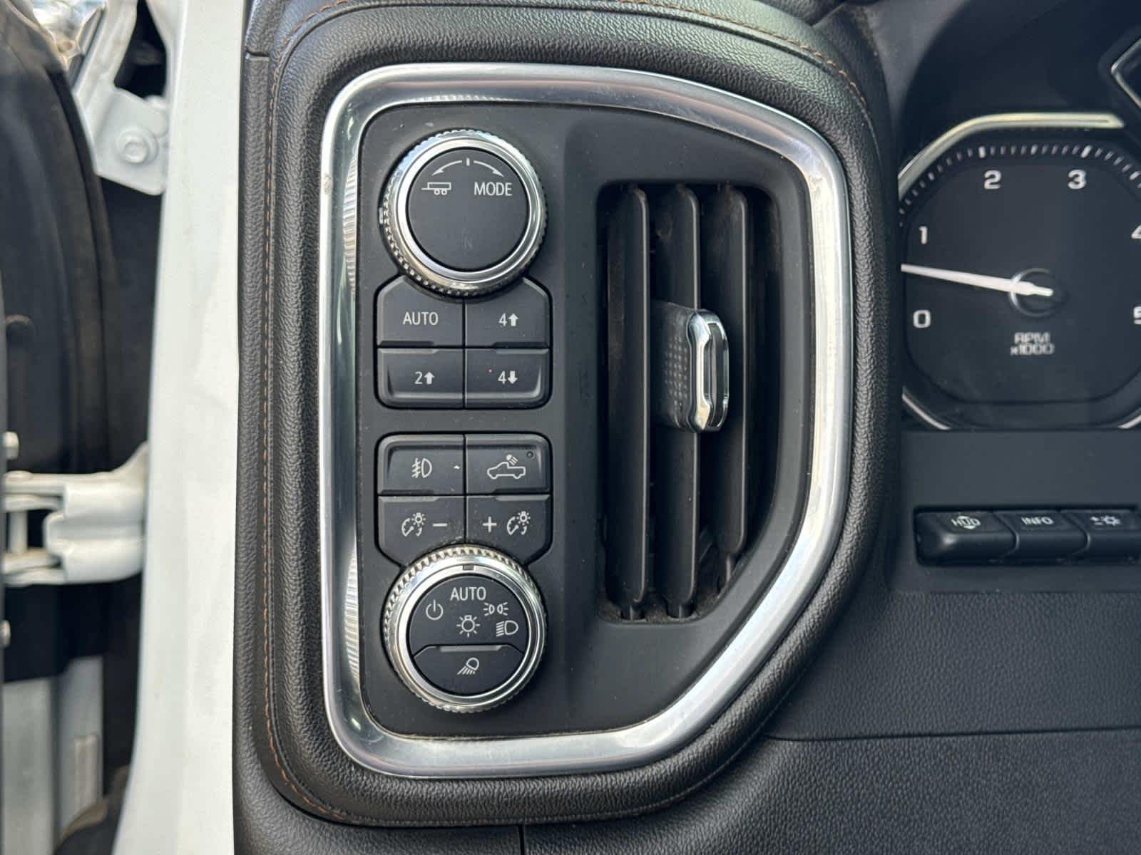 Used 2023 SUMMIT WHITE GMC AT4 image 12