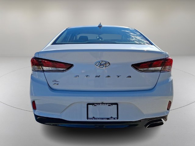 Used 2018 White Hyundai SE image 5