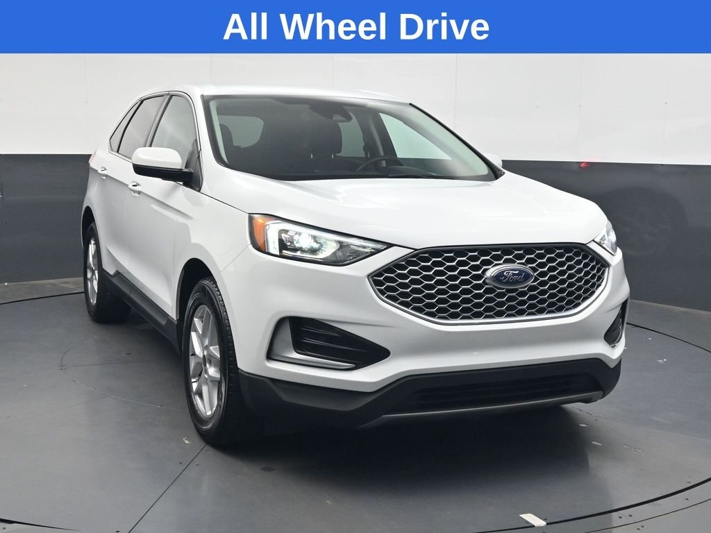 Used 2024 White Ford SEL image 2
